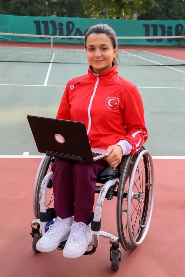 Paralimpik Tenisci Busra Un Aa Nin Yilin Fotograflari Oylamasina Katildi Haberi Fotografi Fotograflari