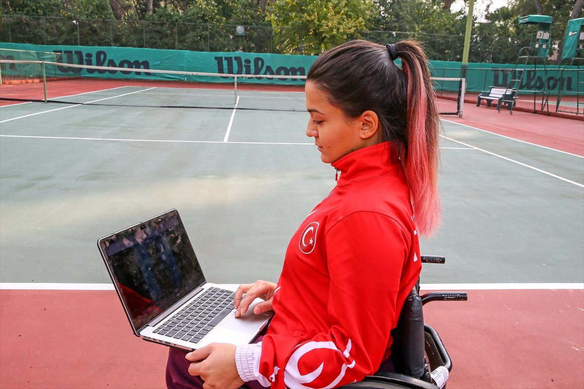 Paralimpik tenisçi Büşra Ün, AA'nın 'Yılın Fotoğrafları' oylamasına katıldı