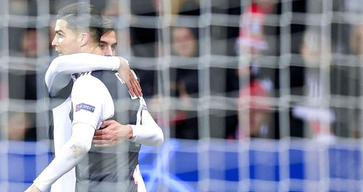 Sahaya giren taraftar, Ronaldo'ya sarılmak isteyince tepki gördü