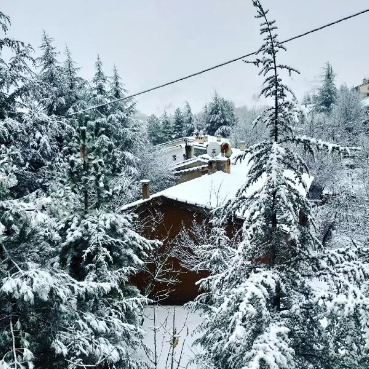 Saklıkent'te kar kalınğı 15 santimetreye ulaştı