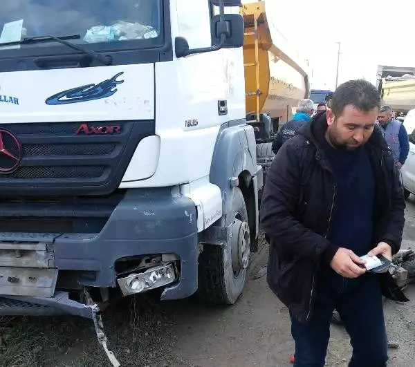 Silivri'de hafriyat kamyonuyla çarpışan motosikletli öldü