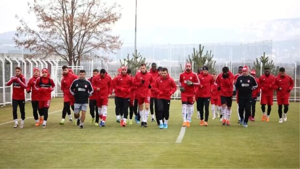 Sivasspor Da Gozler F Bahce Macina Cevrildi 4 Isim Kart Sinirinda Spor
