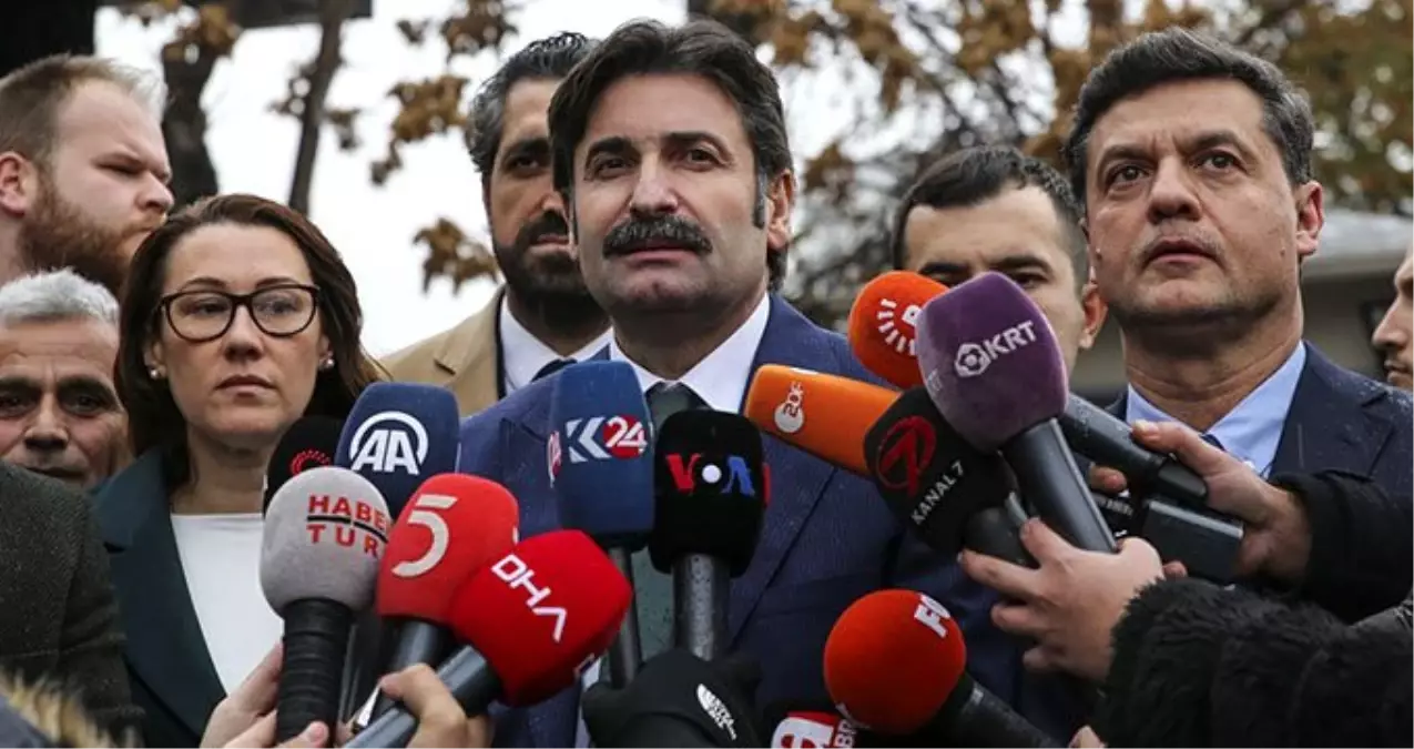 Son dakika: Parti için resmi başvuruyu yapan Davutoğlu'nun ekibinden ilk açıklama: Partinin logosu ve ismi yarın açıklanacak