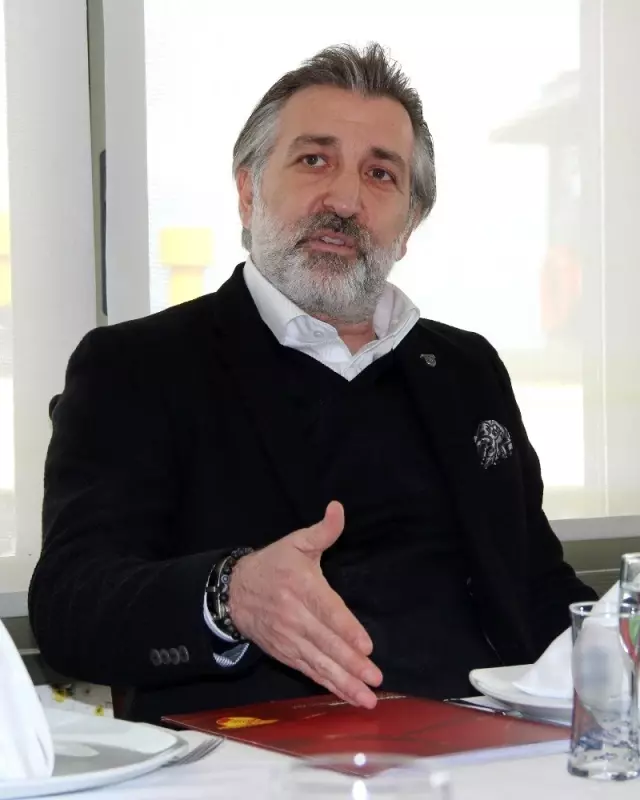 talat papatya yeni stadimiza girerken