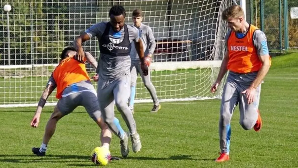 Trabzonspor'da kadroda yer almayanlar antrenman yaptı