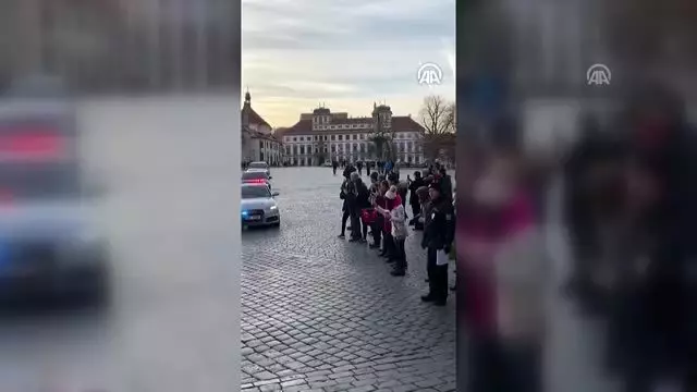 Turkiye Nin Prag Buyukelcisi Bagis Cumhurbaskani Zeman A Guven Mektubunu Sundu Haberler