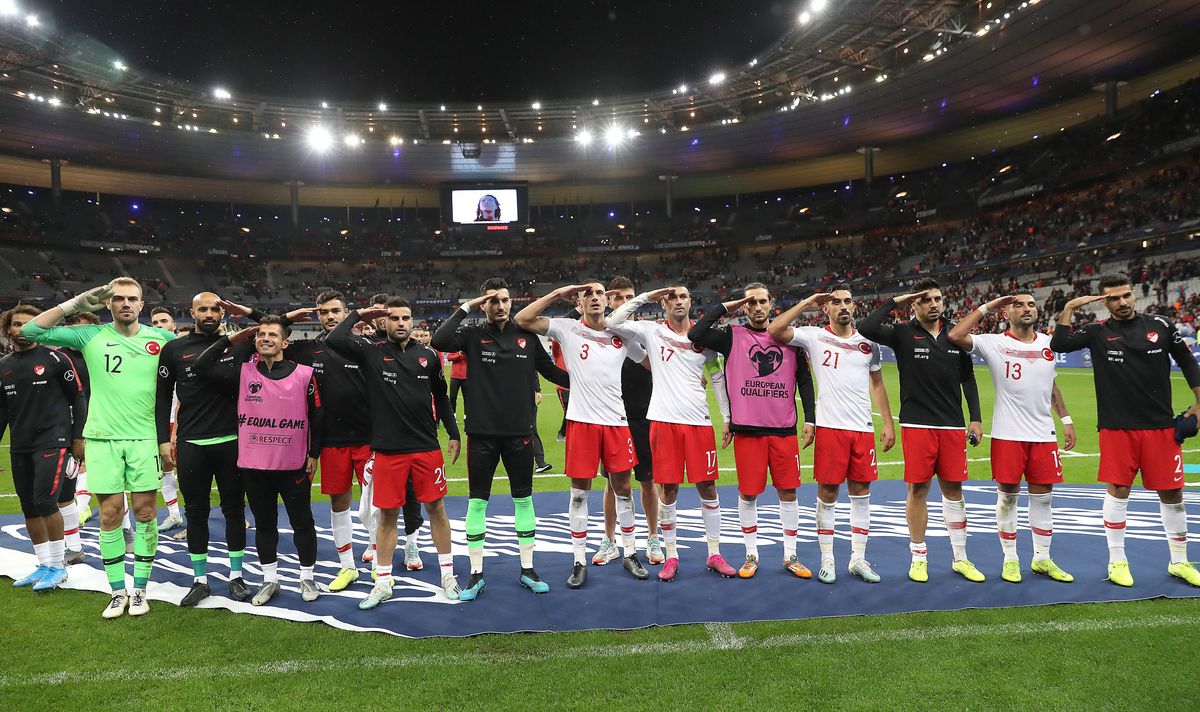 UEFA, asker selamı nedeniyle Türkiye'ye ceza vermeyecek