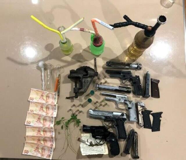 'Uyuşturucu satanların hepsini döveceğim' dedi, evinden uyuşturucu çıktı