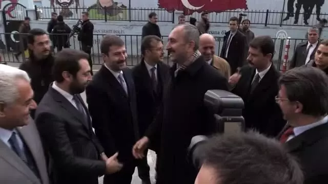 Adalet Bakanı Gül: '20 sene önce kendi dilinizde bir şarkı dinleyemezdiniz' Adalet Bakanı Gül: '20 sene önce kendi dilinizde bir şarkı dinleyemezdiniz'