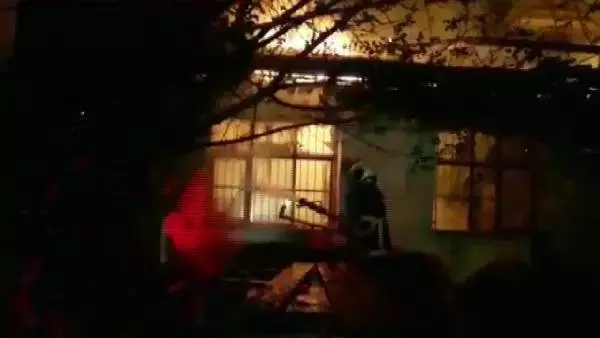 Adana'da müstakil ev yangında küle döndü