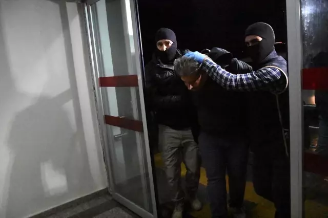 Adana'da terör operasyonu Adana'da terör operasyonu