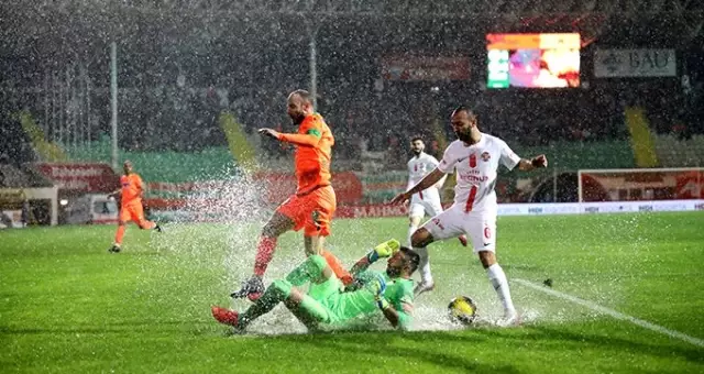 Alanyaspor ile Antalyaspor 0-0 berabere kaldı