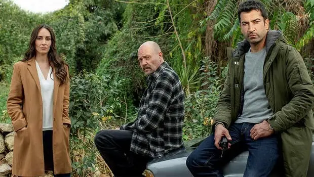 'Alef' ten ilk kareler... Kenan İmirzalıoğlu, Ahmet Mümtaz Taylan ve Melisa Sözen başrolde 'Alef' ten ilk kareler... Kenan İmirzalıoğlu, Ahmet Mümtaz Taylan ve Melisa Sözen başrolde