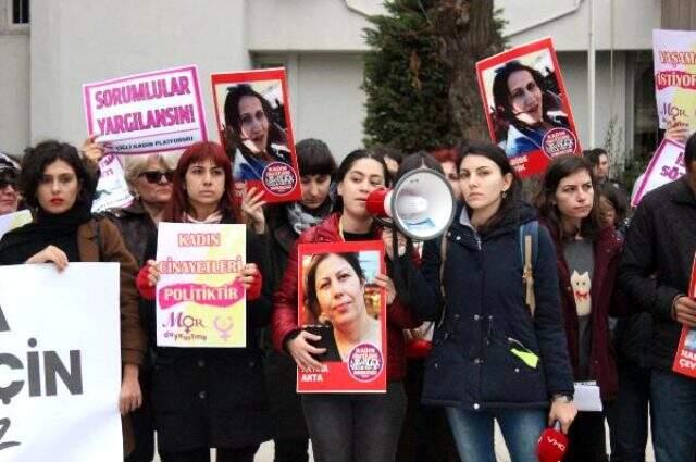 Annesi, babası tarafından öldüren toy kız: Siz hiç annenizin her vakit taktığı kolyesinde annenizin kanını gördünüz mü?