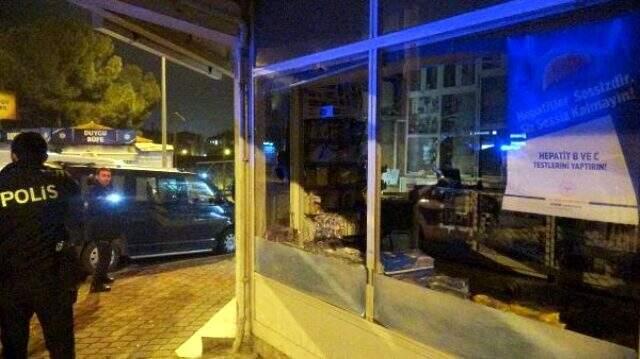 Antidepresan için eczanelerin camlarını kıran saldırgan kamerada
