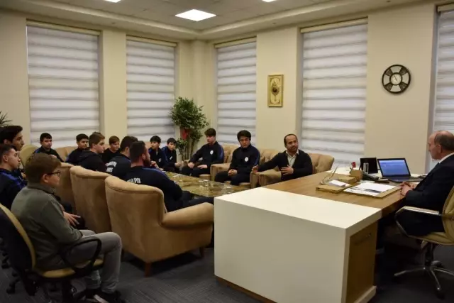 Başkan Kılıç, Erenler Güreş Takımını ağırladı Başkan Kılıç, Erenler Güreş Takımını ağırladı