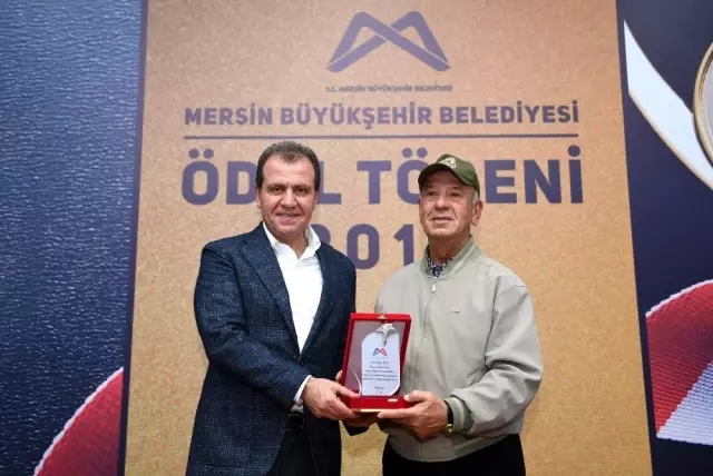 Başkan Seçer, başarılı sporcuları ödüllendirdi Başkan Seçer, başarılı sporcuları ödüllendirdi