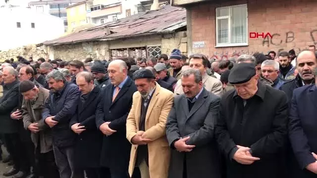 Bayburt'ta öldürülen kadın toprağa verildi