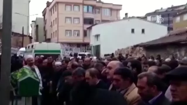 Bıçaklanarak öldürülen kadının cenazesi defnedildi