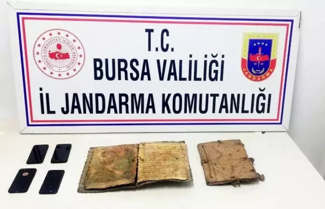 Bin yıllık İncil'i satarken yakalandılar