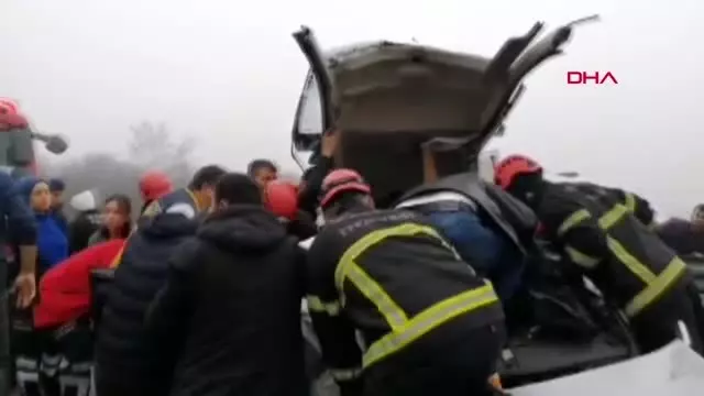 Düzce otomobil bariyerlere çarptı; sürücü ile nişanlısı yaralı Düzce otomobil bariyerlere çarptı; sürücü ile nişanlısı yaralı