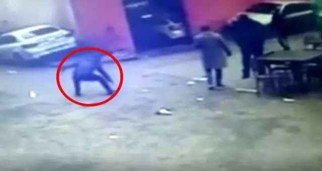 Fatih'te silahlı kavga! Korku dolu anlar saniye saniye kamerada