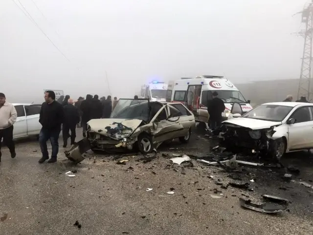 Hatay'da sis kazası: 4 yaralı Hatay'da sis kazası: 4 yaralı