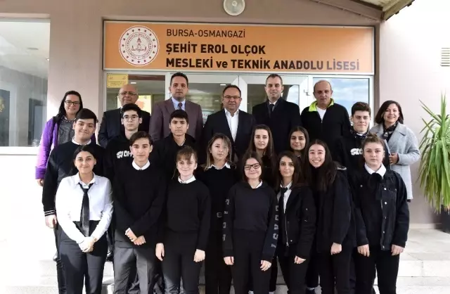 İş dünyası ve meslek okulları 'geleceğimiz' için birlikte hareket ediyor İş dünyası ve meslek okulları 'geleceğimiz' için birlikte hareket ediyor