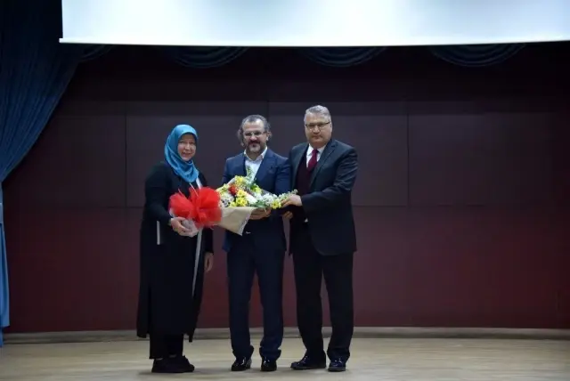 Manisa'da ailelere yönelik 'Bilinçli Aile Duyarlı Genç' semineri Manisa'da ailelere yönelik 'Bilinçli Aile Duyarlı Genç' semineri