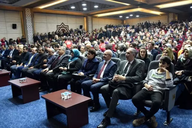 Manisa'da ailelere yönelik 'Bilinçli Aile Duyarlı Genç' semineri Manisa'da ailelere yönelik 'Bilinçli Aile Duyarlı Genç' semineri