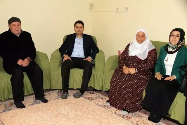 PKK'nın hayatlarını mahvettiği şehidin anne ve babasına devlet sahip çıktı PKK'nın hayatlarını mahvettiği şehidin anne ve babasına devlet sahip çıktı