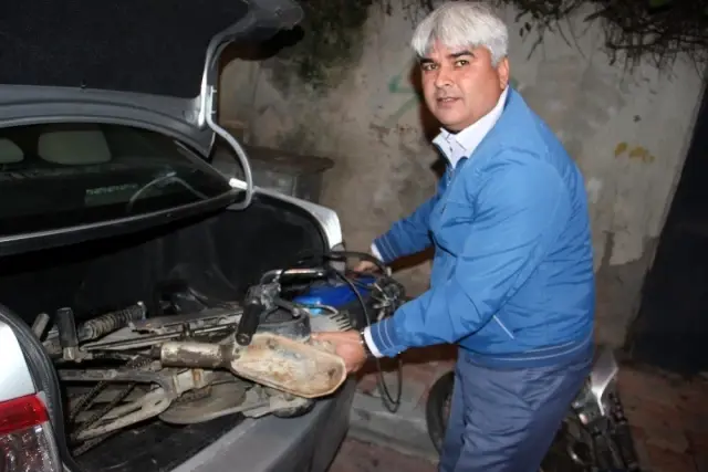 Polis, imamın çalınan motosikletini 12 yıl sonra bulup teslim etti