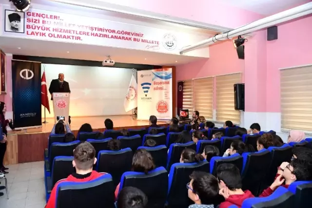 SODİGEM sosyal medya ve dijital güvenlik eğitimlerine devam ediyor