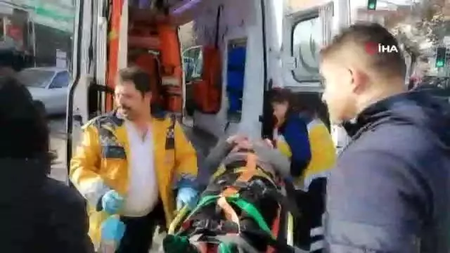 Yeni aldığı aracın direksiyonunu geçer geçmez yaşlı kadına çarptı Yeni aldığı aracın direksiyonunu geçer geçmez yaşlı kadına çarptı