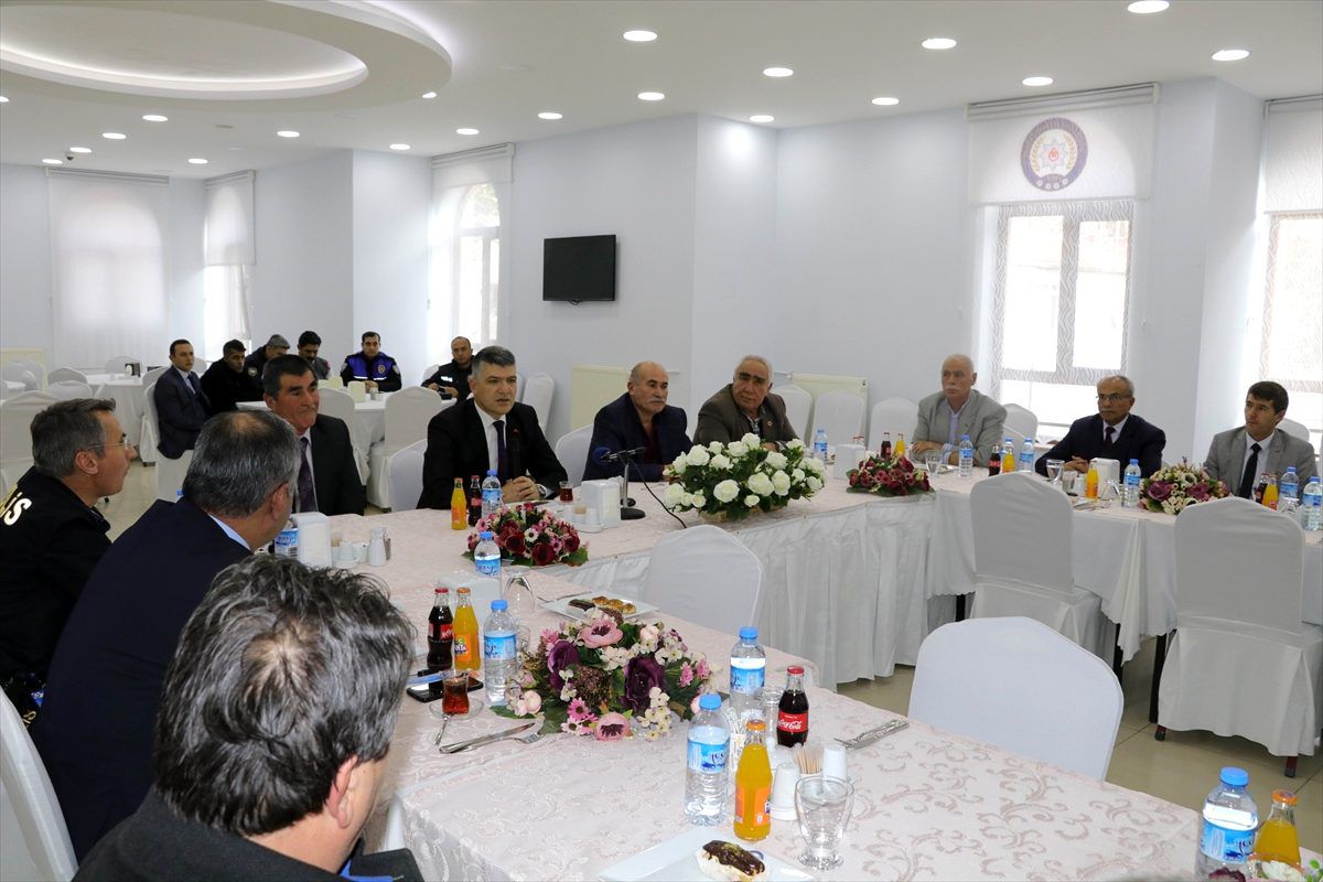 Yozgat Emniyet Müdürü Esertürk, muhtarlarla bir araya geldi