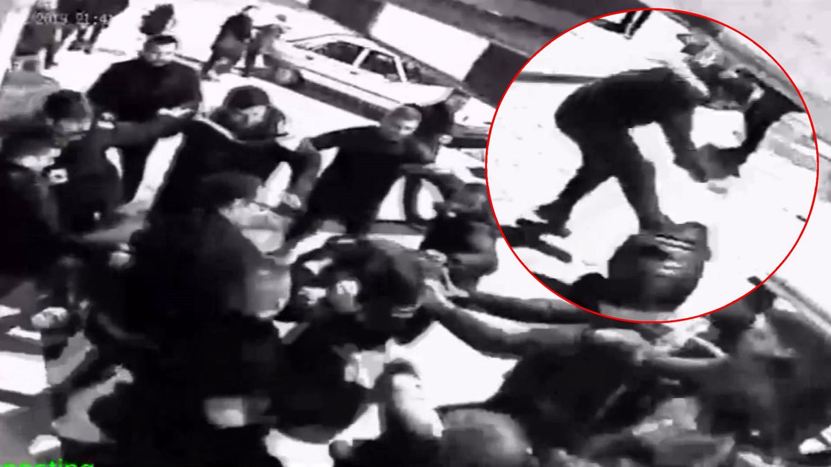 20 kişilik grup aralarına aldıkları 3 kişiyi öldüresiye dövdü
