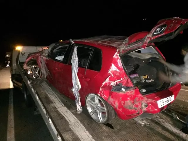 Artvin'de otomobil devrildi: 1 ölü, 2 yaralı Artvin'de otomobil devrildi: 1 ölü, 2 yaralı