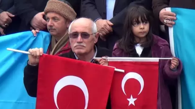 Çin'in Uygur Türklerine yönelik insan hakları ihlalleri protesto edildi Çin'in Uygur Türklerine yönelik insan hakları ihlalleri protesto edildi