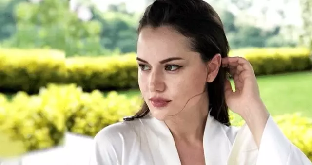 Fahriye Evcen oğlu Karan'ın yüzünün göründüğü fotoğrafı ilk kez paylaştı