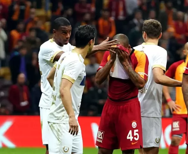 İlk yarı sessiz bitti İlk yarı sessiz bitti