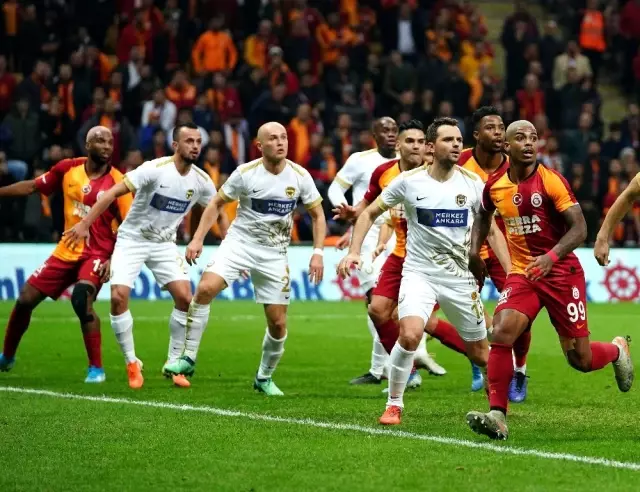 İlk yarı sessiz bitti İlk yarı sessiz bitti