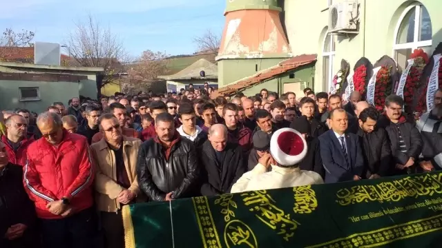 Kazada hayatını kaybeden motosikletli genç son yolculuğuna uğurlandı Kazada hayatını kaybeden motosikletli genç son yolculuğuna uğurlandı
