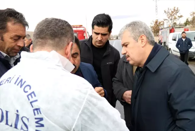 Kırşehir'de yolcu otobüsü ile otomobil çarpıştı: 3 ölü, 1 yaralı Kırşehir'de yolcu otobüsü ile otomobil çarpıştı: 3 ölü, 1 yaralı