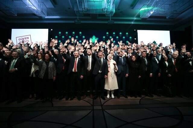 Sare Davutoğlu'ndan eşinin kurduğu partiye ilk yorum: Geleceği konuşma zamanı
