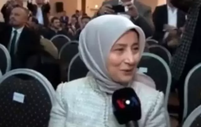 Sare Davutoğlu'ndan eşinin kurduğu partiye ilk yorum: Geleceği konuşma zamanı Sare Davutoğlu'ndan eşinin kurduğu partiye ilk yorum: Geleceği konuşma zamanı