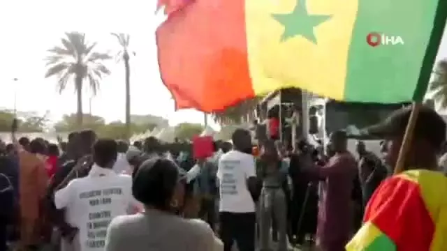 Senegalliler, elektrik zammını protesto etti Senegalliler, elektrik zammını protesto etti