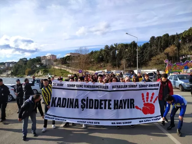 Sinop'ta, öldürülen üniversite öğrencisi Ceren Özdemir anısına yürüyüş düzenlendi Sinop'ta, öldürülen üniversite öğrencisi Ceren Özdemir anısına yürüyüş düzenlendi