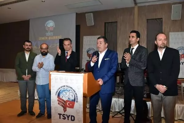 TSYD İzmir Şubesi üyeleri 2019'a veda etti TSYD İzmir Şubesi üyeleri 2019'a veda etti