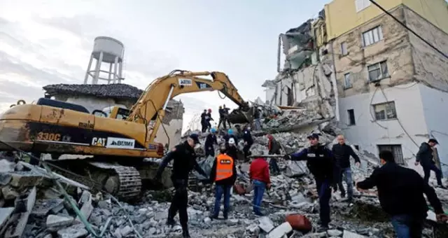 51 kişinin öldüğü Arnavutluk'taki depremde ihmal şüphesiyle 9 kişi tutuklandı