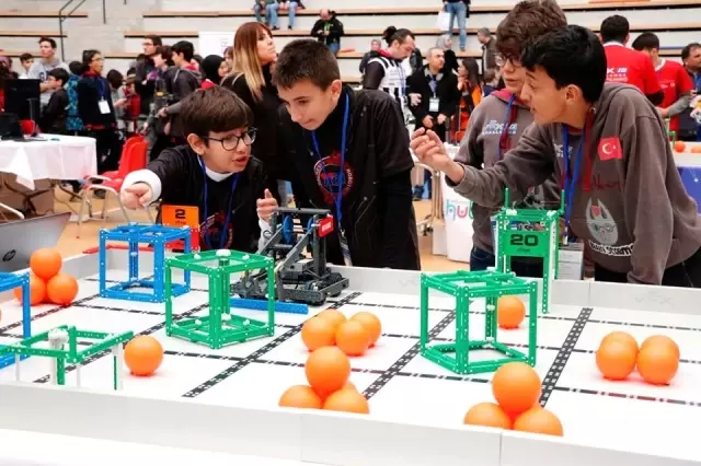 Balıkesir'in ilk robotik turnuvası gerçekleşti Balıkesir'in ilk robotik turnuvası gerçekleşti